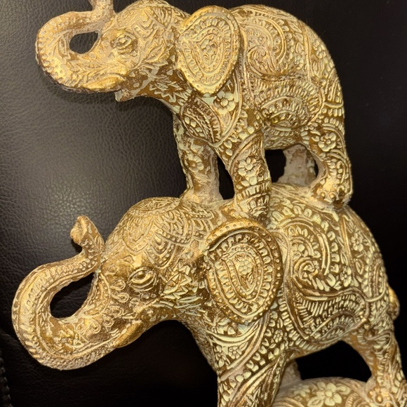 Golden Finish Resin Elephant Sculpture, Father, Mother and Calf. - Picture 7 of 10